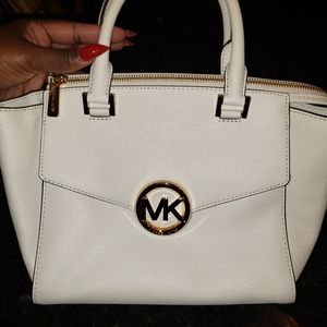 *CLOSET CLEANOUT* Michael Kors Pocket Book